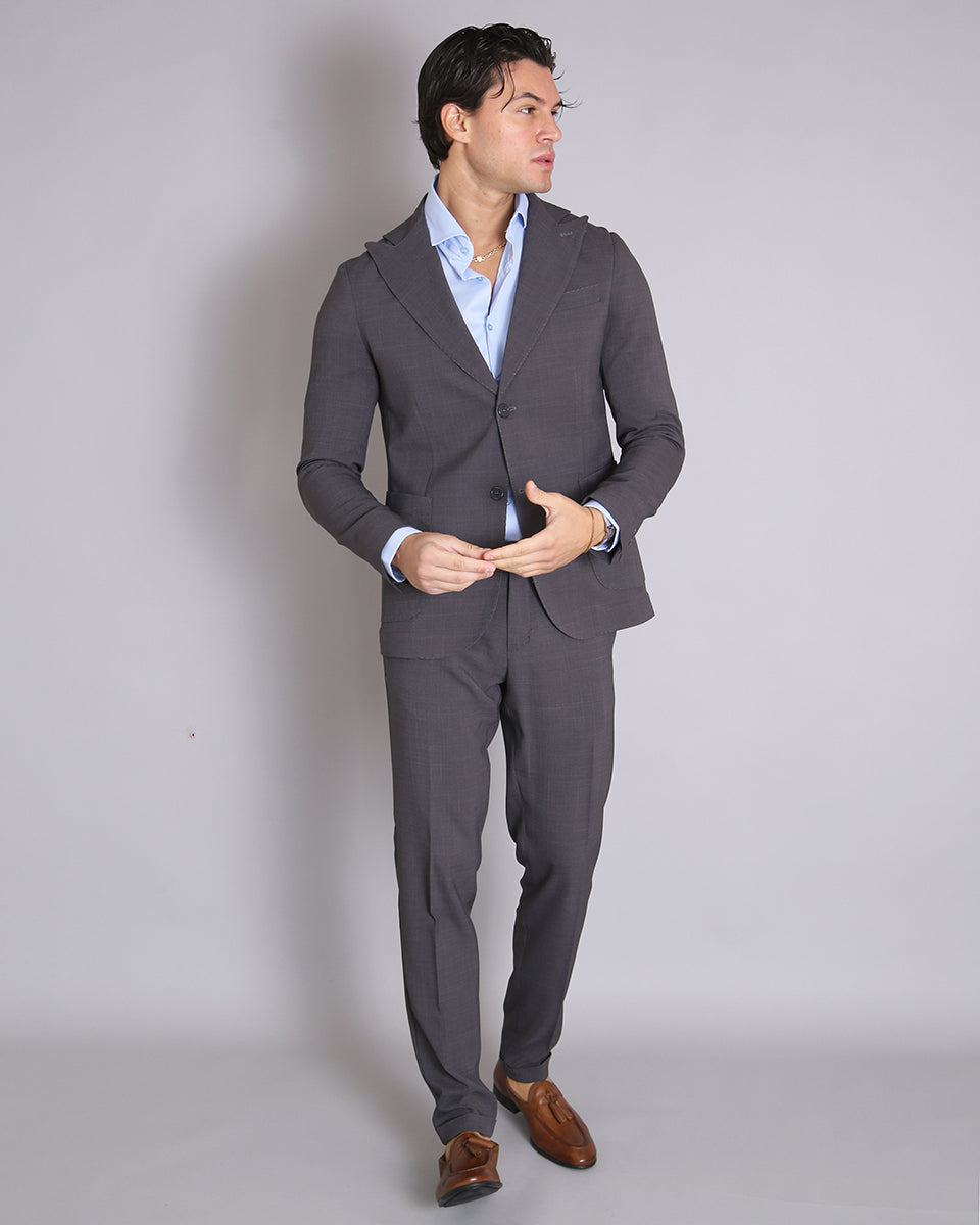 Single-breasted tailored suit